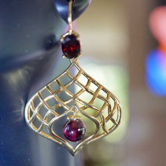 Pyrope Garnet with Amethyst Vermeil Earrings - Picture 6 of 11